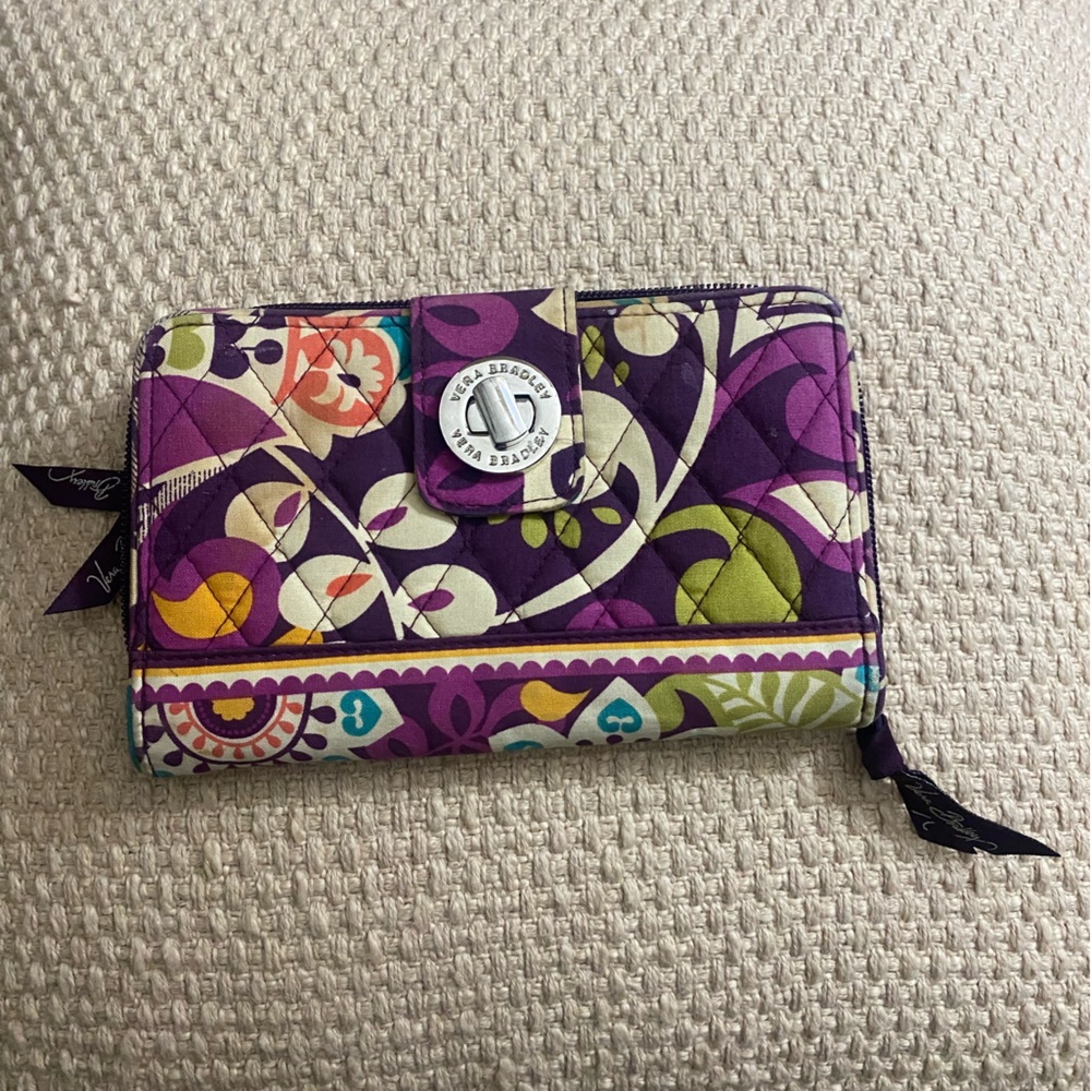 Vera Bradley Quilted Hipster Turnlock Clutch Wallet Excellent Condition